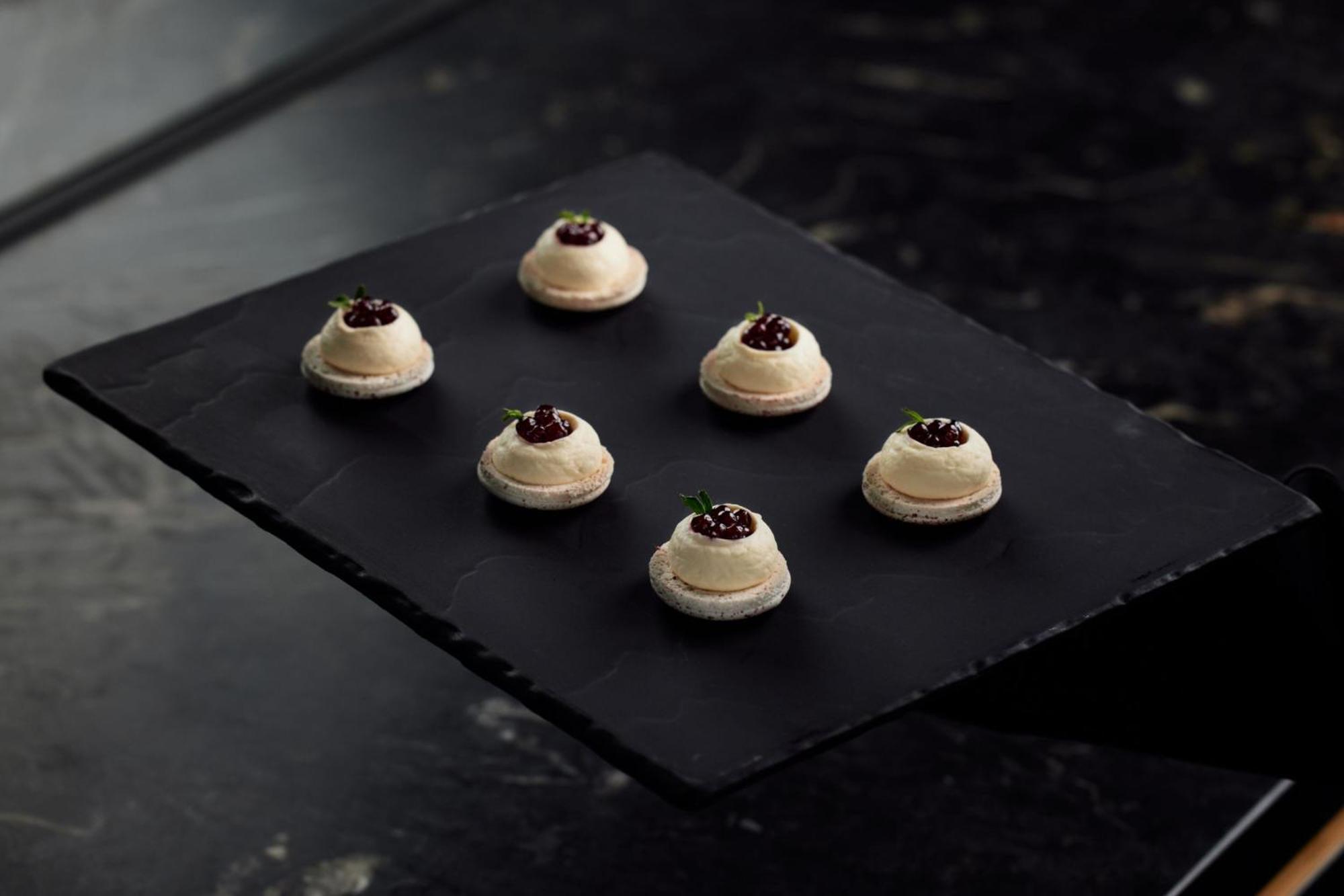 W Melbourne Exterior foto A slate plate